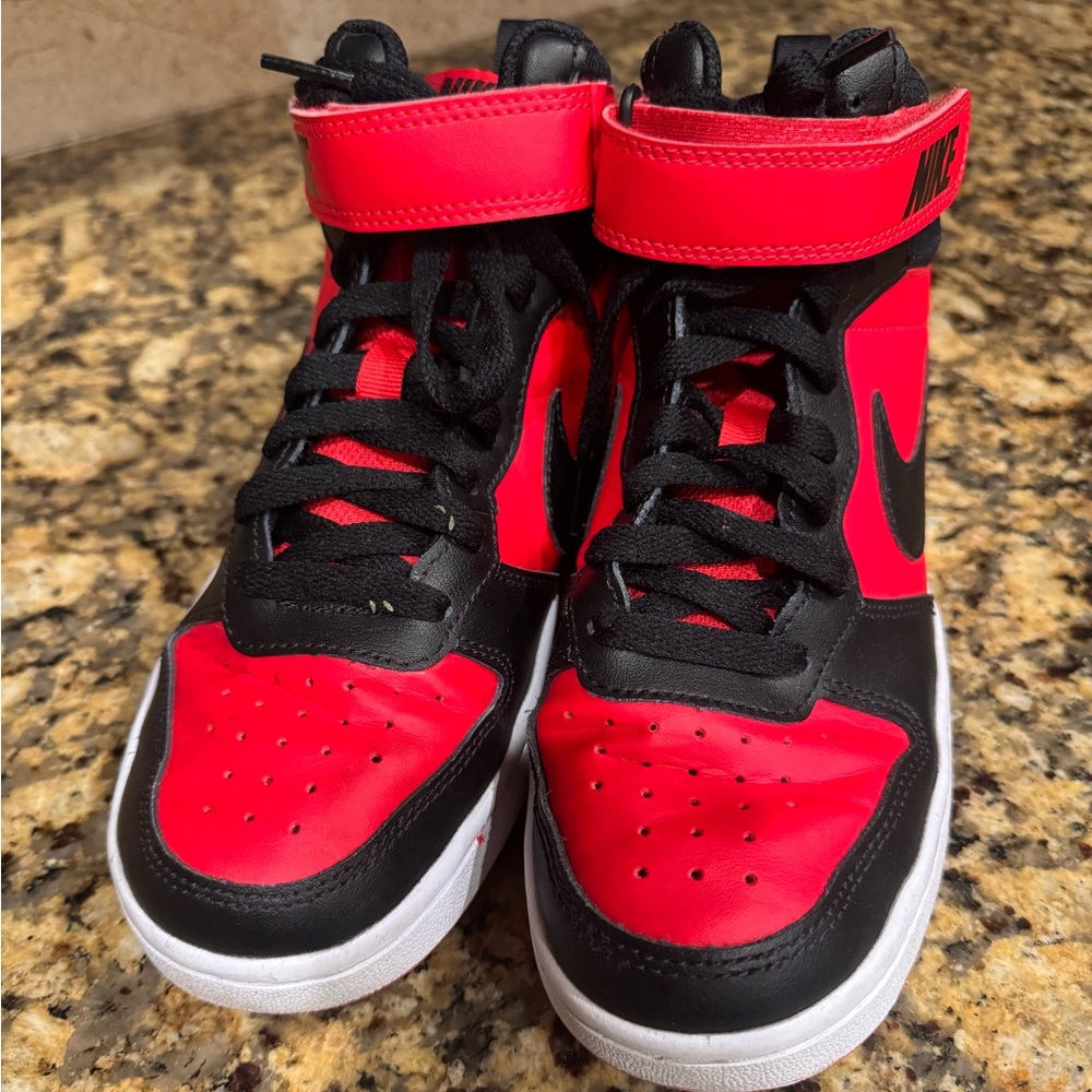 Nike Court Borough Mid 2 - Youth size 5